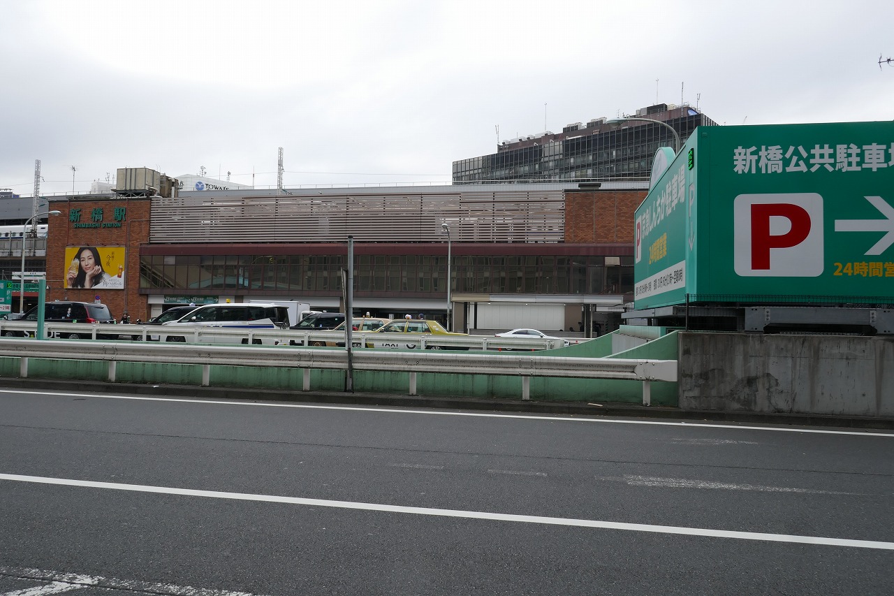 新橋駅（2022年12月撮影）