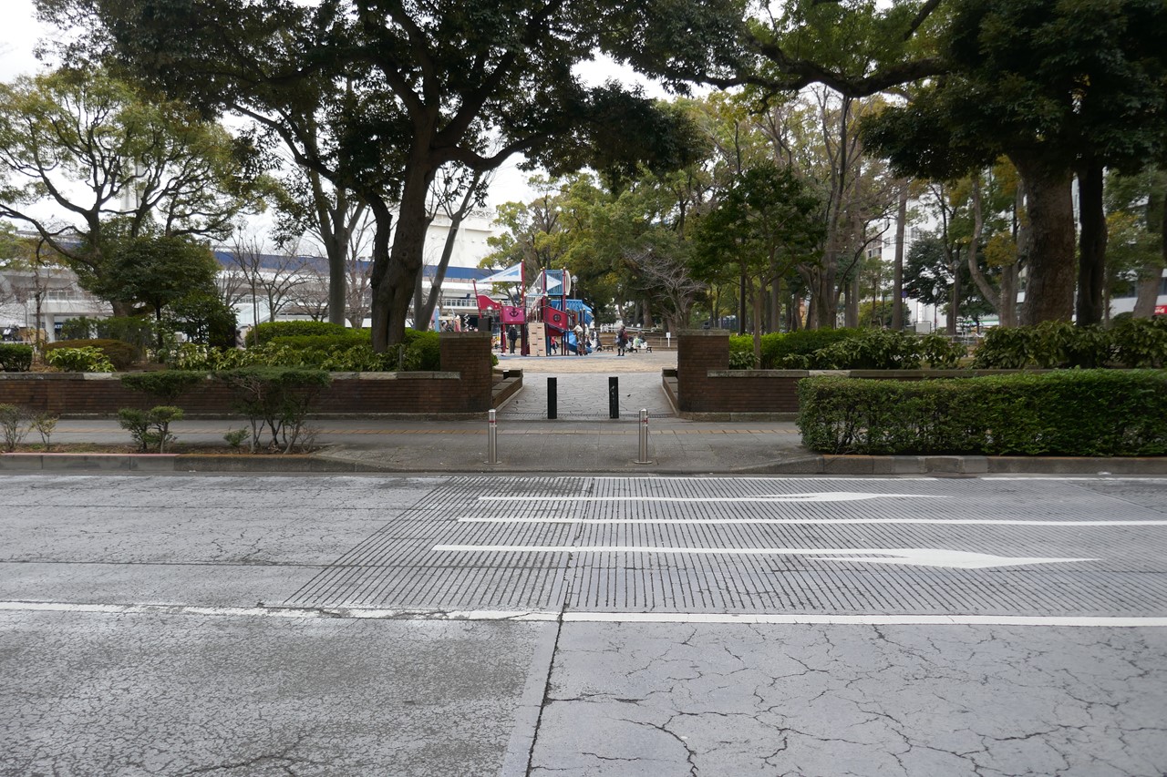 横浜公園出入口（2024年2月撮影）